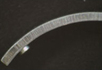 真円度円弧状の部品は、板厚のバラツキによる寸法変化を金型構造により防止
