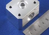 材質A5052（a5052）　高品質　穴精度Φ18mm±0.01　産業用ロボットのアルミ精密部品