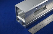 貫通深穴加工　平行度0.02　同軸度0.02　材質A5052（a5052）　産業用ロボット製造装置関連のアルミ精密部品