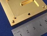 アルミ製品の金色ﾒｯｷ処理　材質A5052（a5052）　産業用ロボットのアルミ精密部品