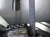 半導体製造装置部品用開発試作品　材質：ハステロイ　Φ1.2深さ30Ｄ　斜め穴加工