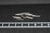 ステンレスの自動旋盤、切削加工 Φ1h7(0,-0.01)・ピン製品の事例です。