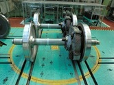 輪軸転向装置　鉄道車輪進行方向変換レール調節テーブル 制御機構
