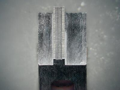 細溝加工　幅0.1mm　研削　SKS3（HRC55) 　電子部品製造ライン向け