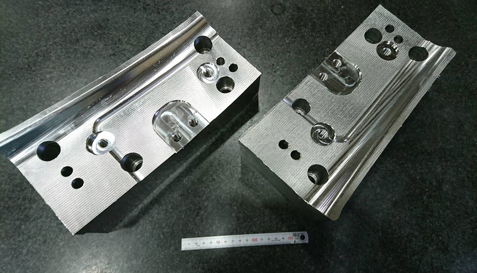 Hub企業として様々なサプライヤーと連携し一時穴加工+3D形状加工を短納期で実現！DC53材の金型部品