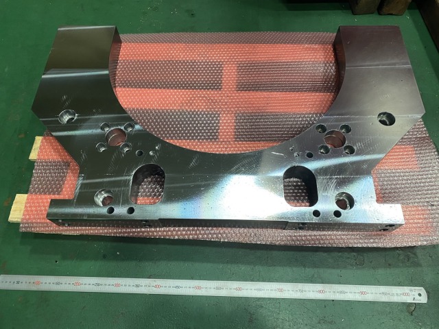 【自動車専用機部品】SS400溶断品の高精度加工技術