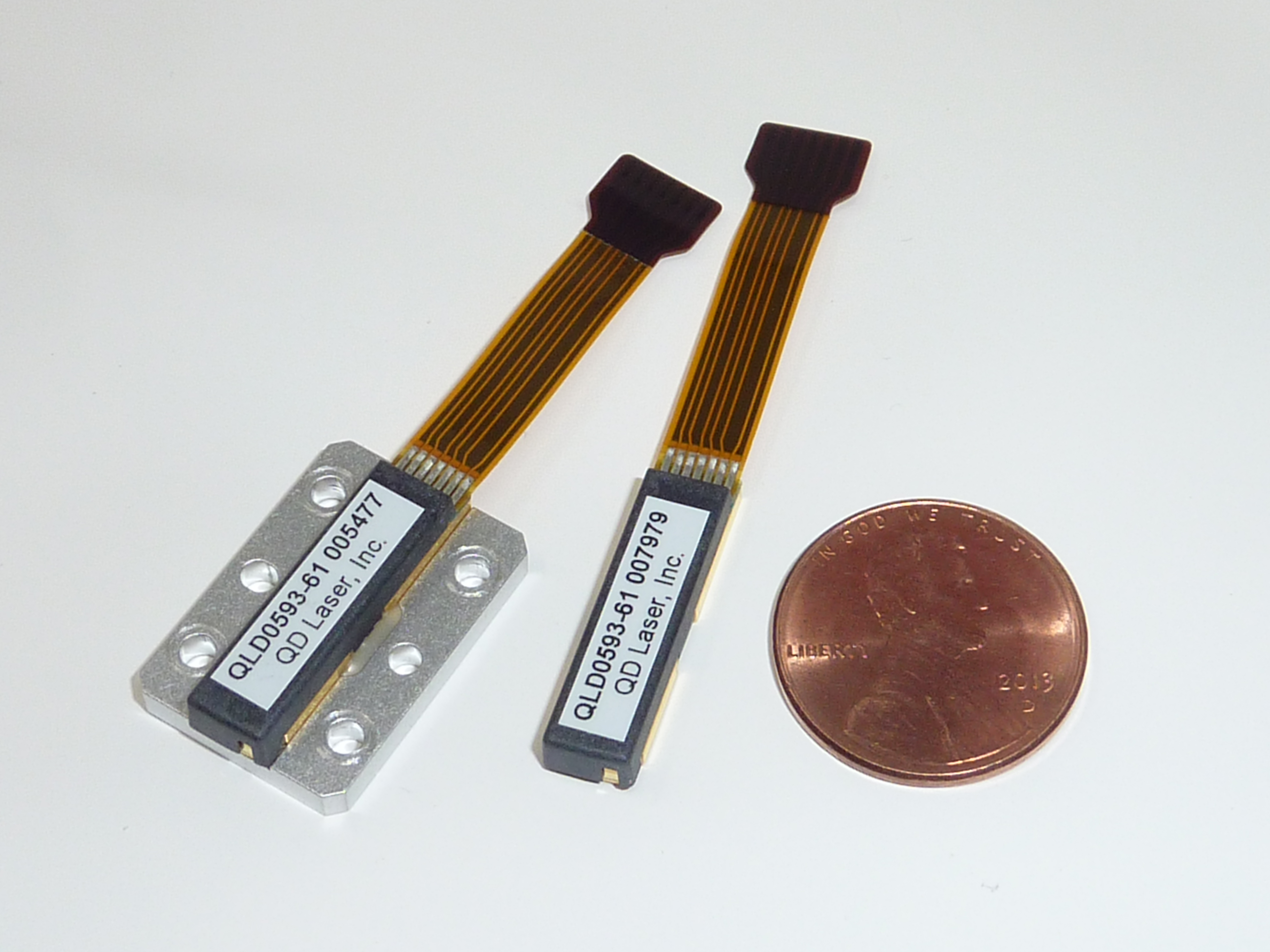 532​ nm, 561 nm, 594 nm 小型可視レーザ