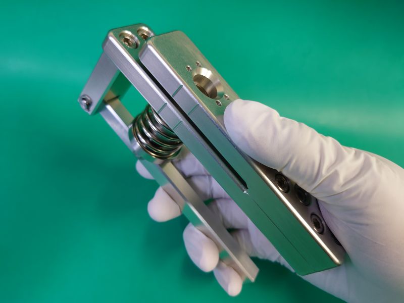 小径（Φ1mm以下）ハンディ打抜き機