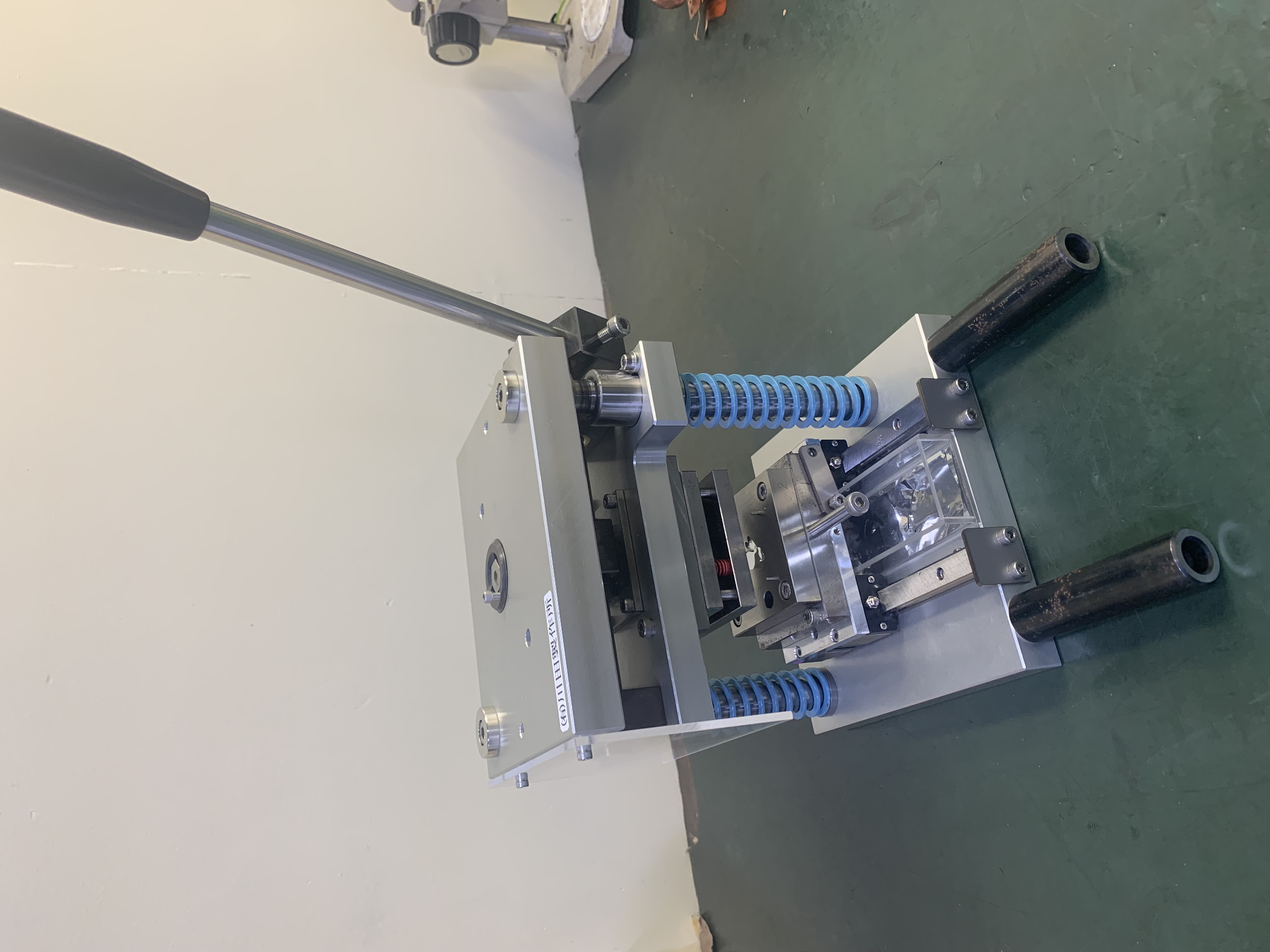 2本ポストハンドプレス機＋抜き型　コンパクトで軽量で安価だが高精度仕様