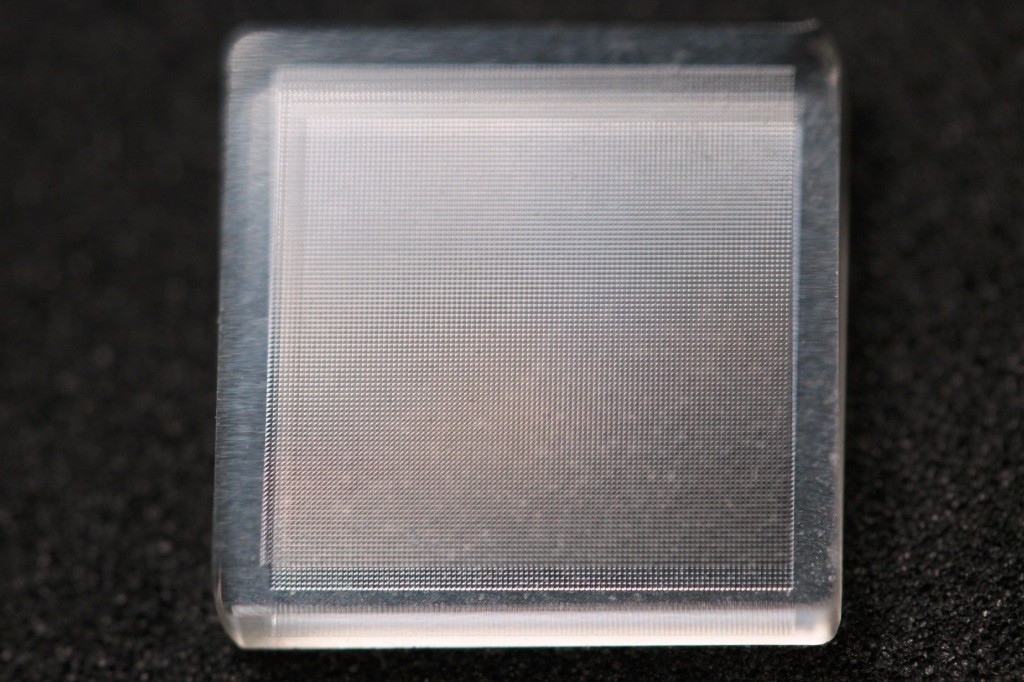 世界初金型製法 高精度 ガラス製両面10,000MLA