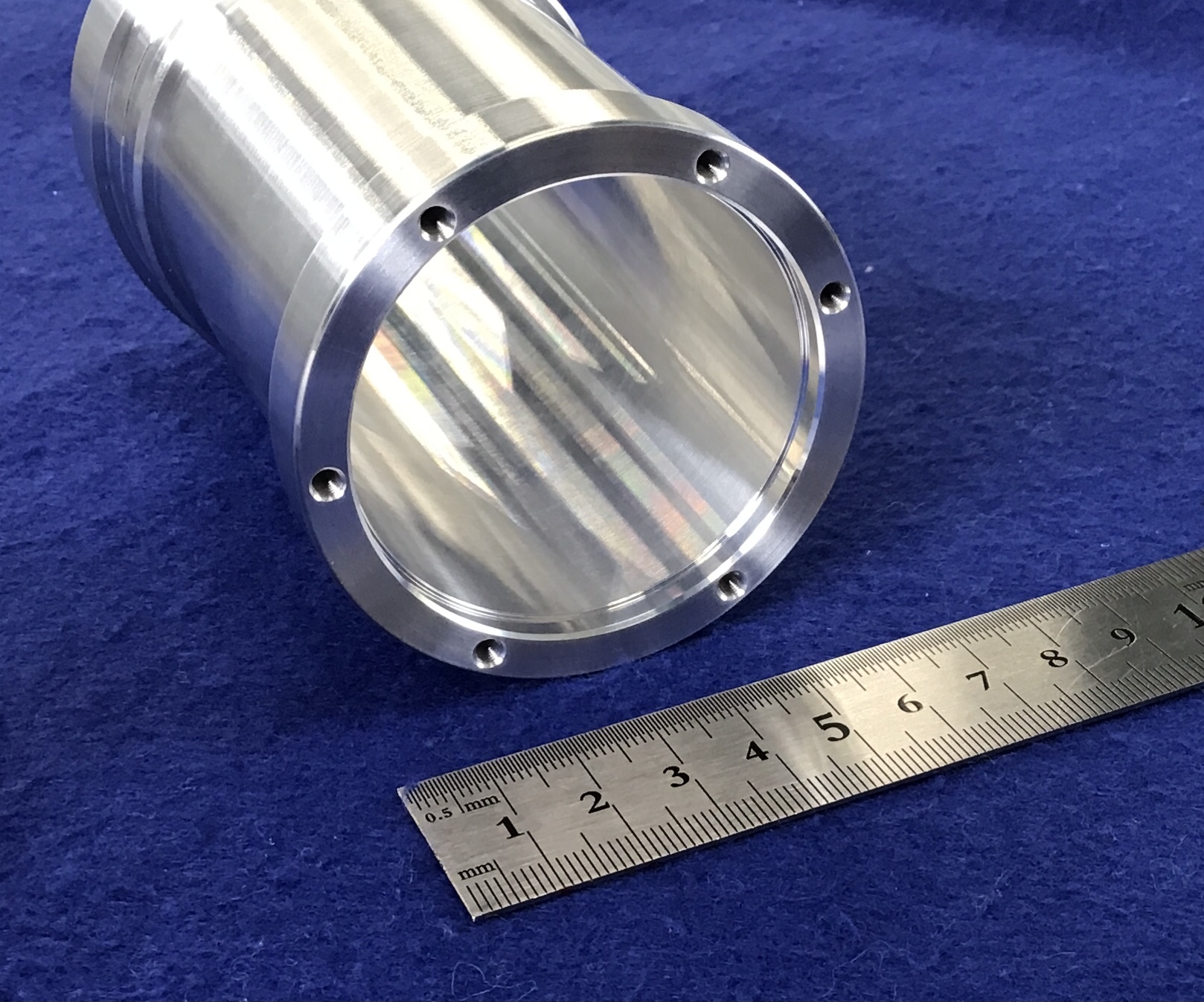 【A5052(a5052)丸棒　半導体　アルミ部品　旋盤加工品　旋盤機　５軸複合旋盤機　量産製品　アルマイト】