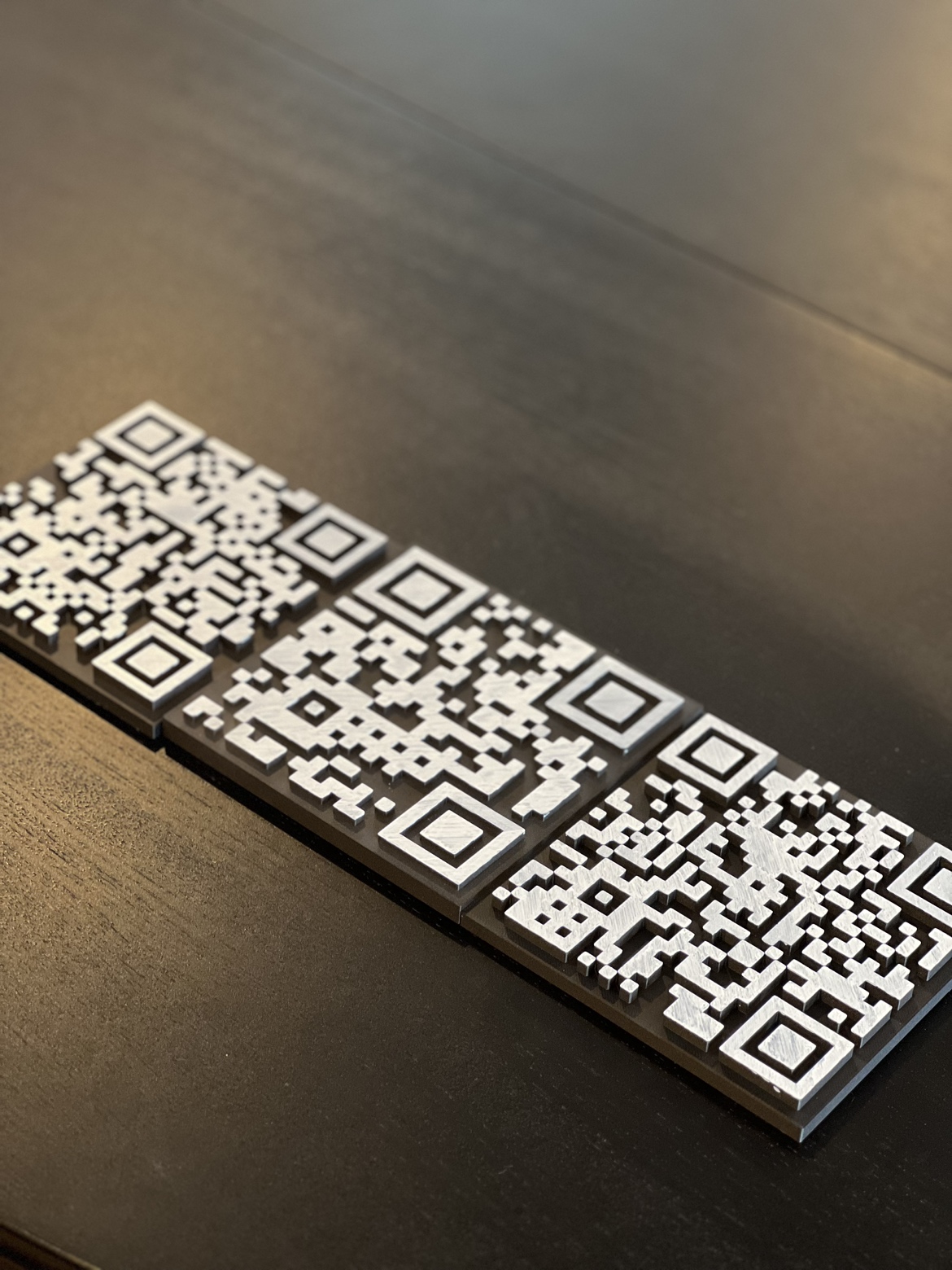 「3Dプリントで“目を引く”QRを実現。リアルからWebへの導線を強化！」