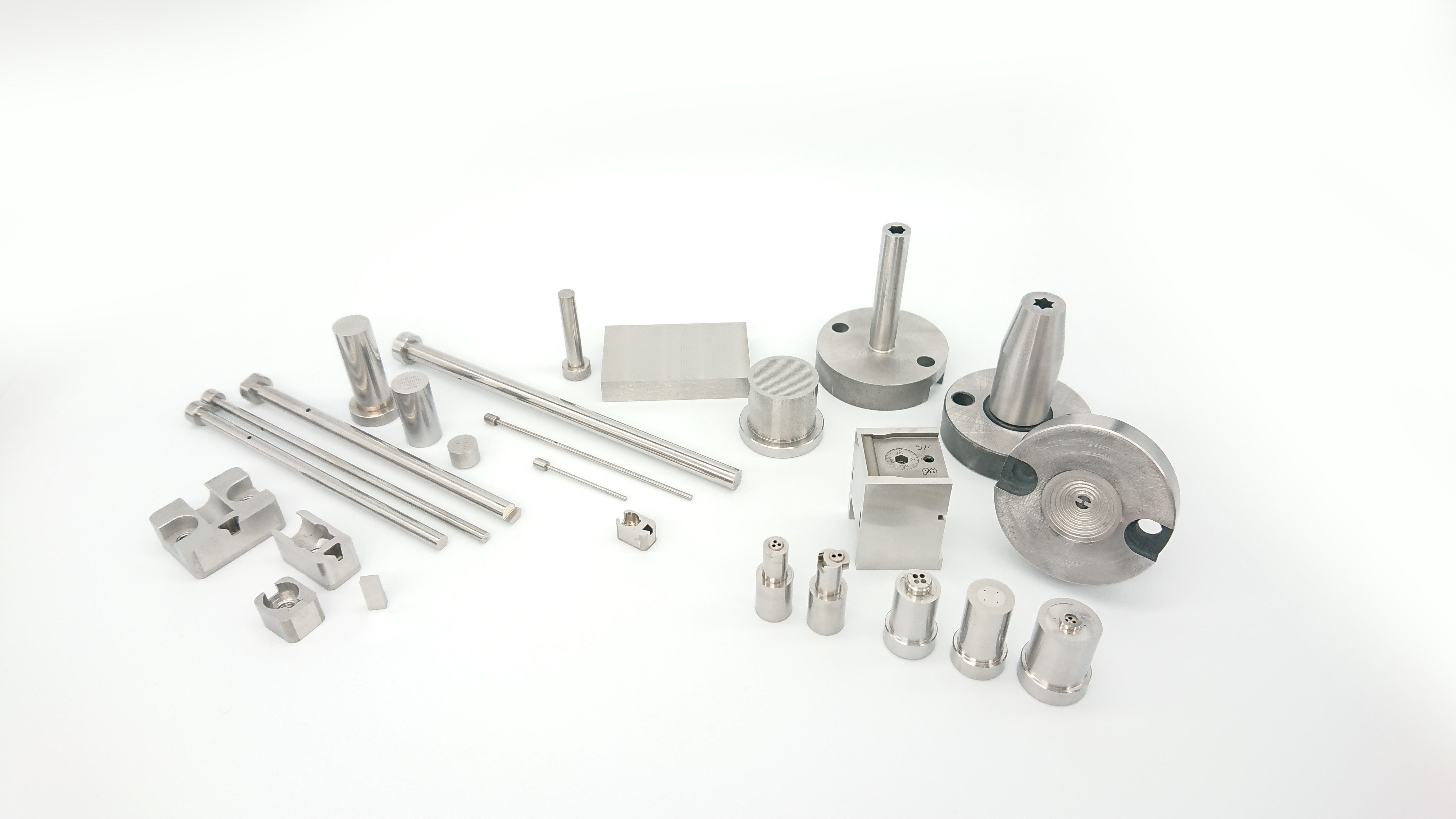 人に頼らない安定成形を実現 ― 無停止成形技術「ガストース」による高品質プラスチック成形