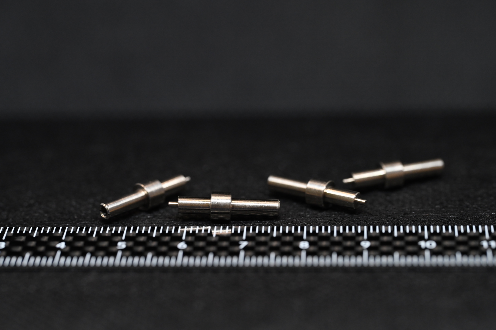 チタン（TB340）材の自動盤加工、Φ6・ソケット製品になります。