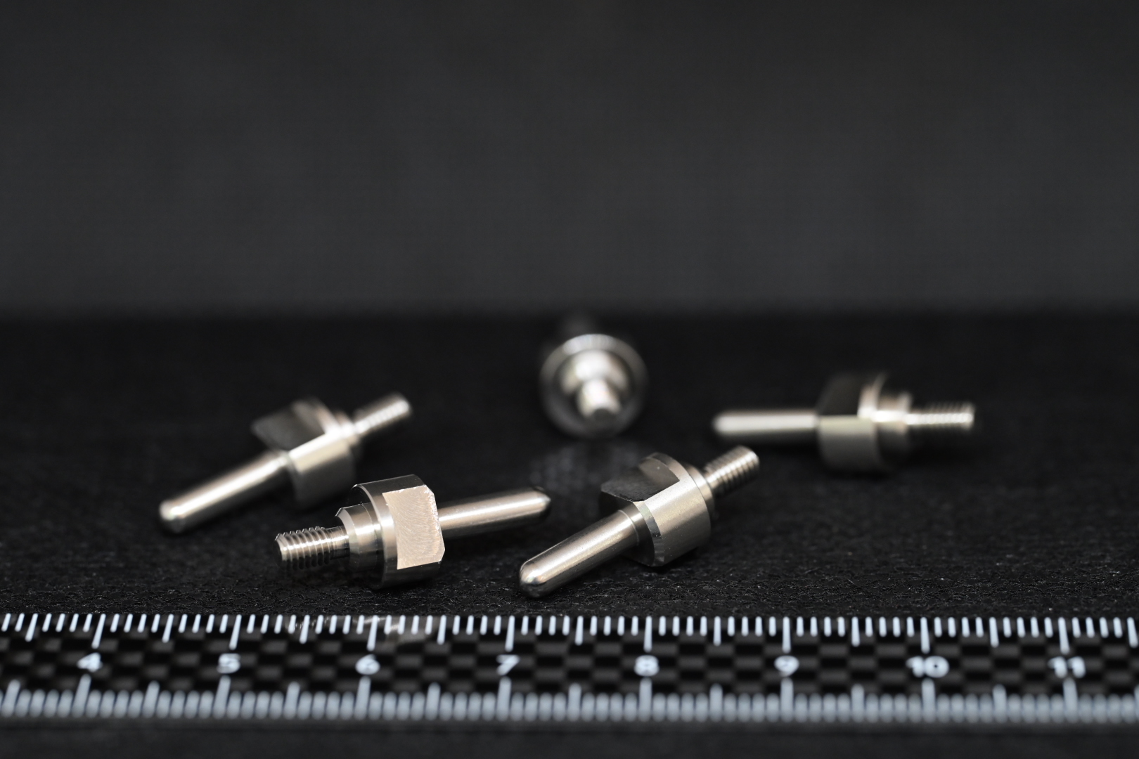 SUS303材のΦ9・ガイドピンになります。