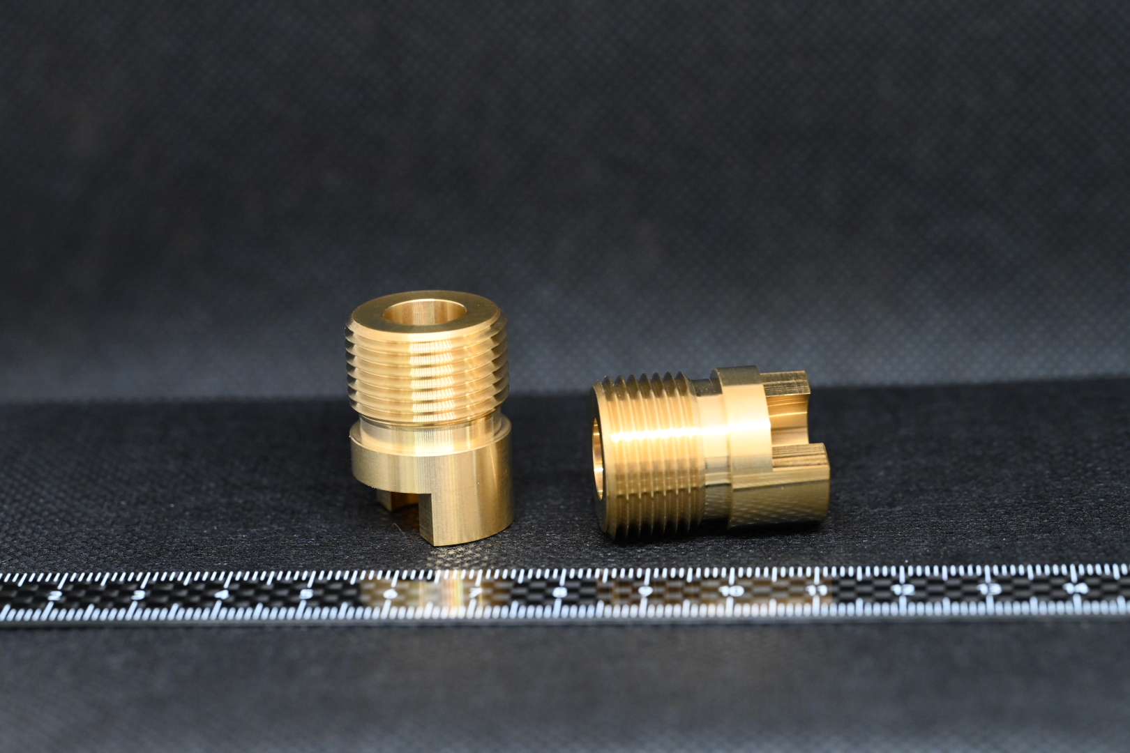 C3604材の旋盤加工品、Φ22・ネジになります。