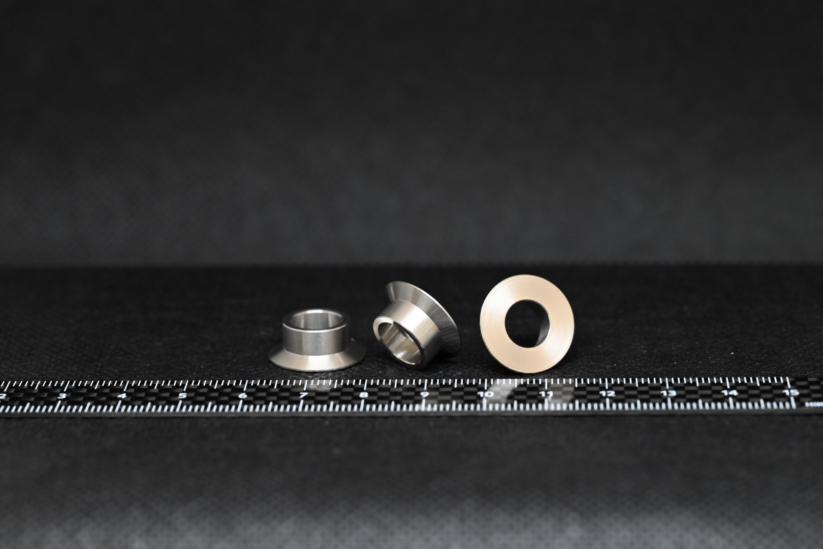 SUS303材の切削加工、Φ20・治具部品になります。