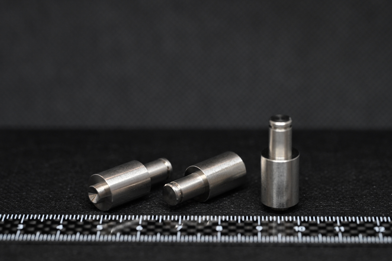 SUS303材によるΦ12・スタッドになります。